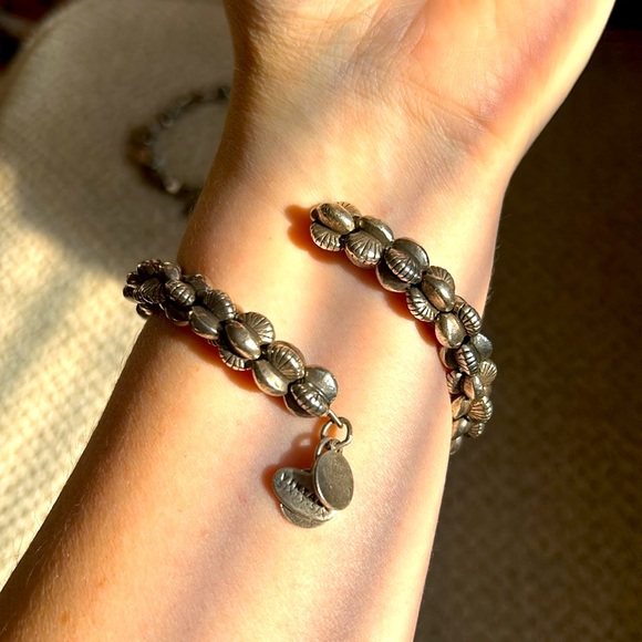 Alex and Ani Jewelry - 🐚Alex & Ani Clamshell Vintage 66 Bracelet